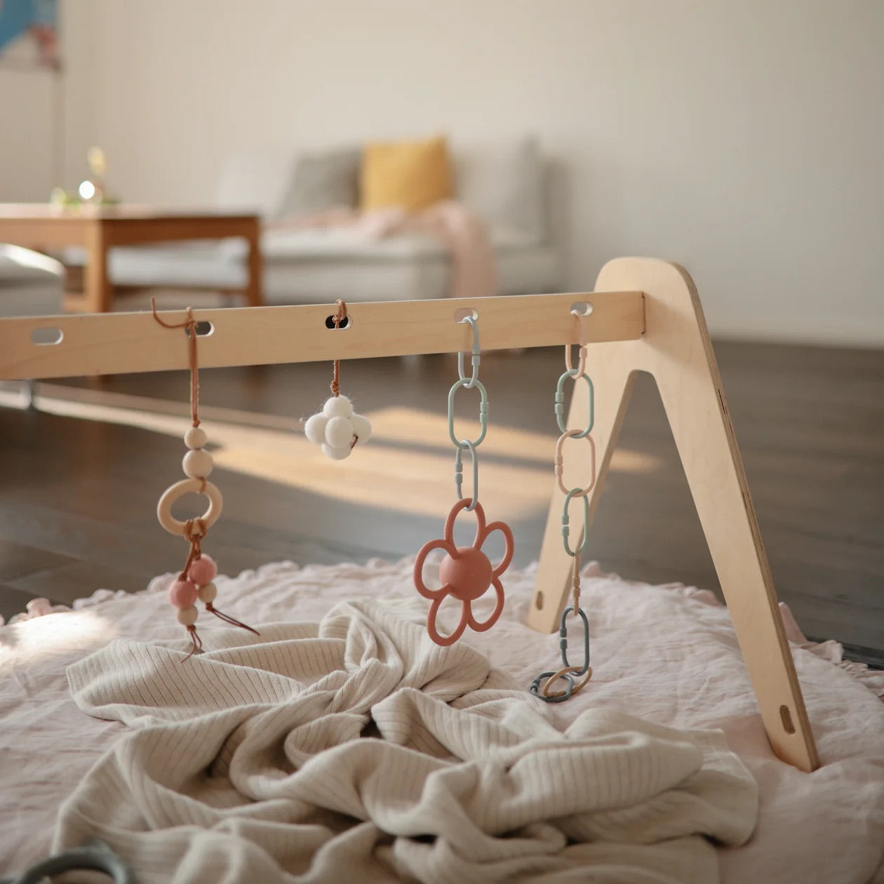 Daisy Rattle Teether | Dusty Rose