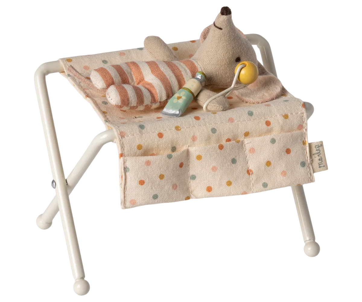 Baby Mouse Nursery Table
