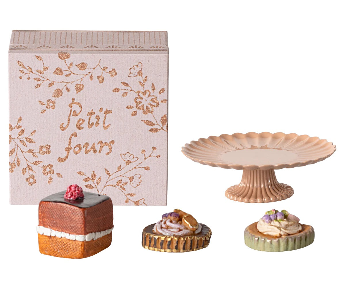 Mini Cakes and Cakestand