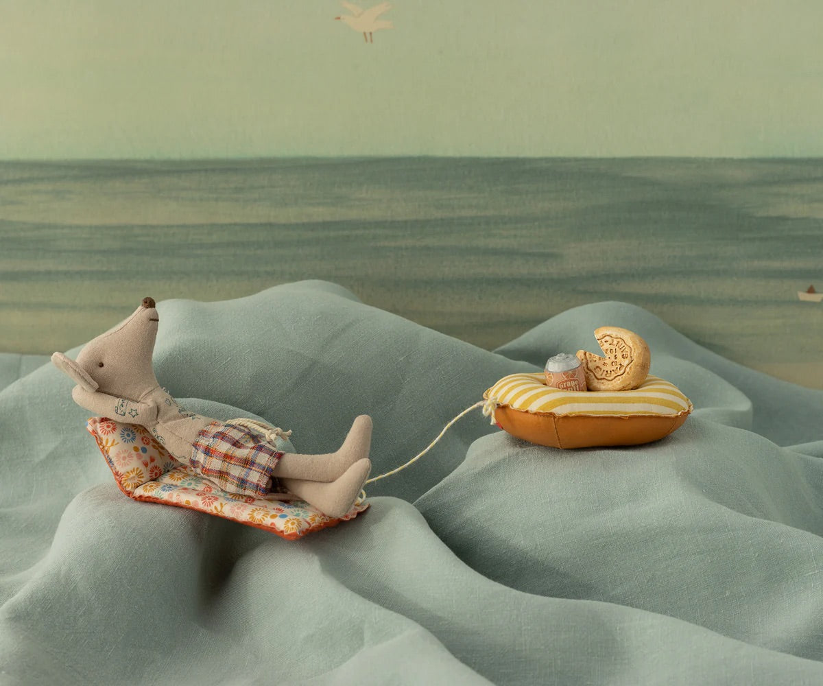 Beach Mouse with Air Mattress | Dad - Flower