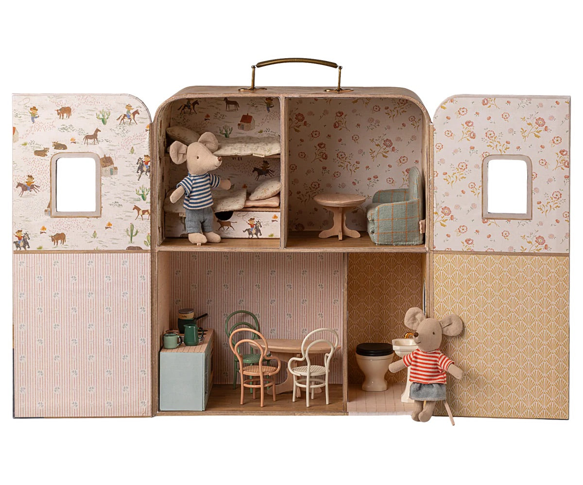 SuitCasa Mouse House