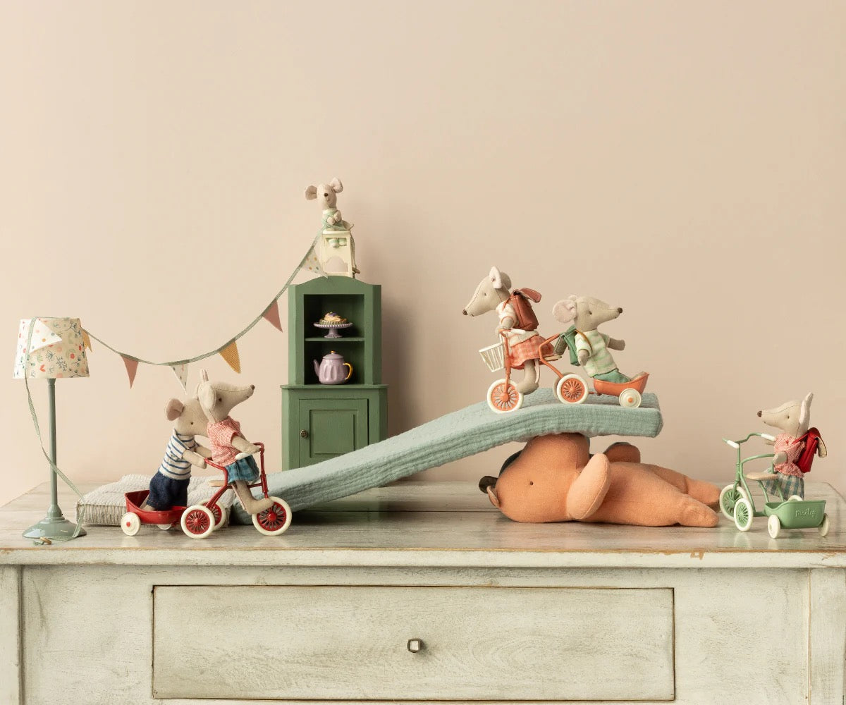 Big Sister, Tricycle Mouse | Coral