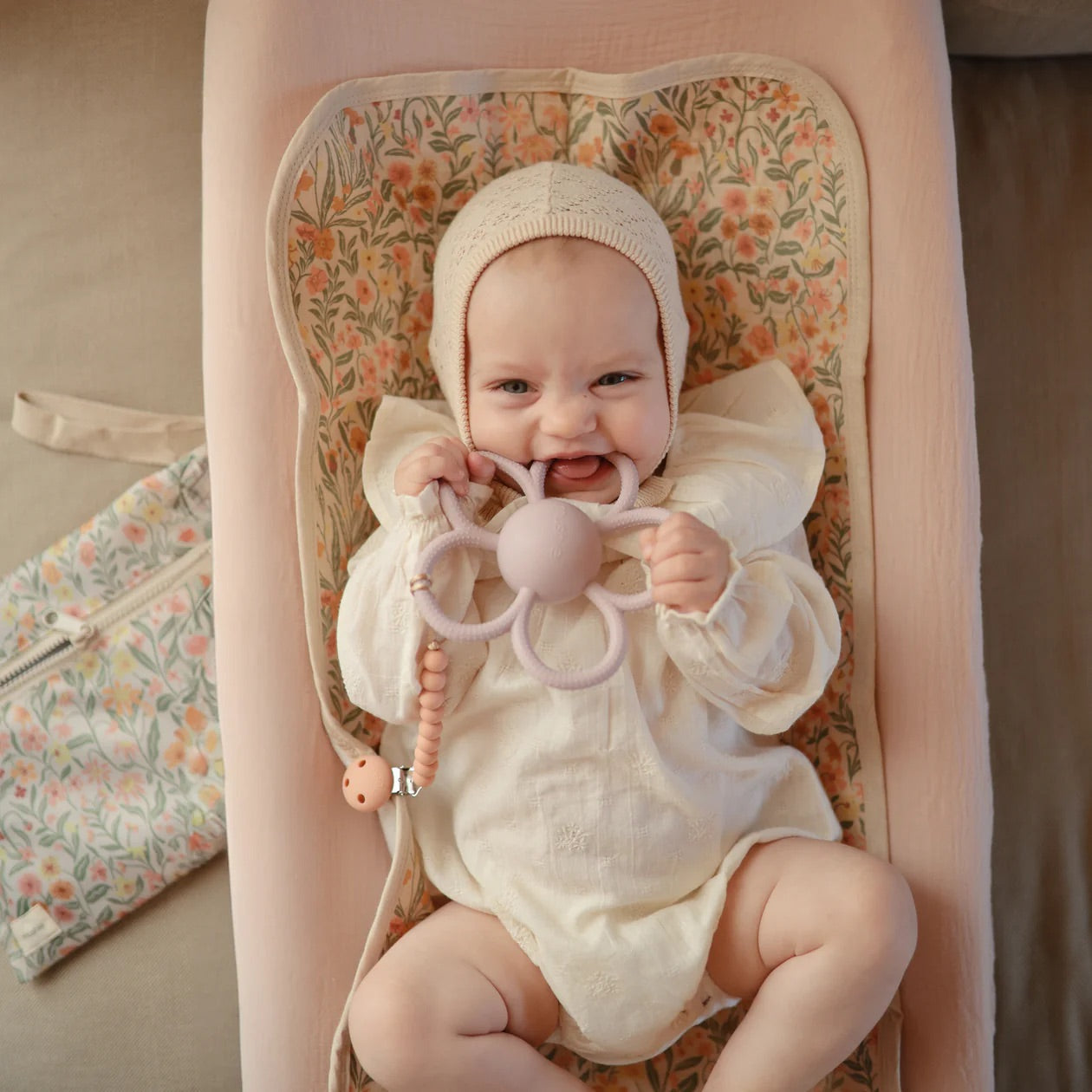 Daisy Rattle Teether I Soft Lilac