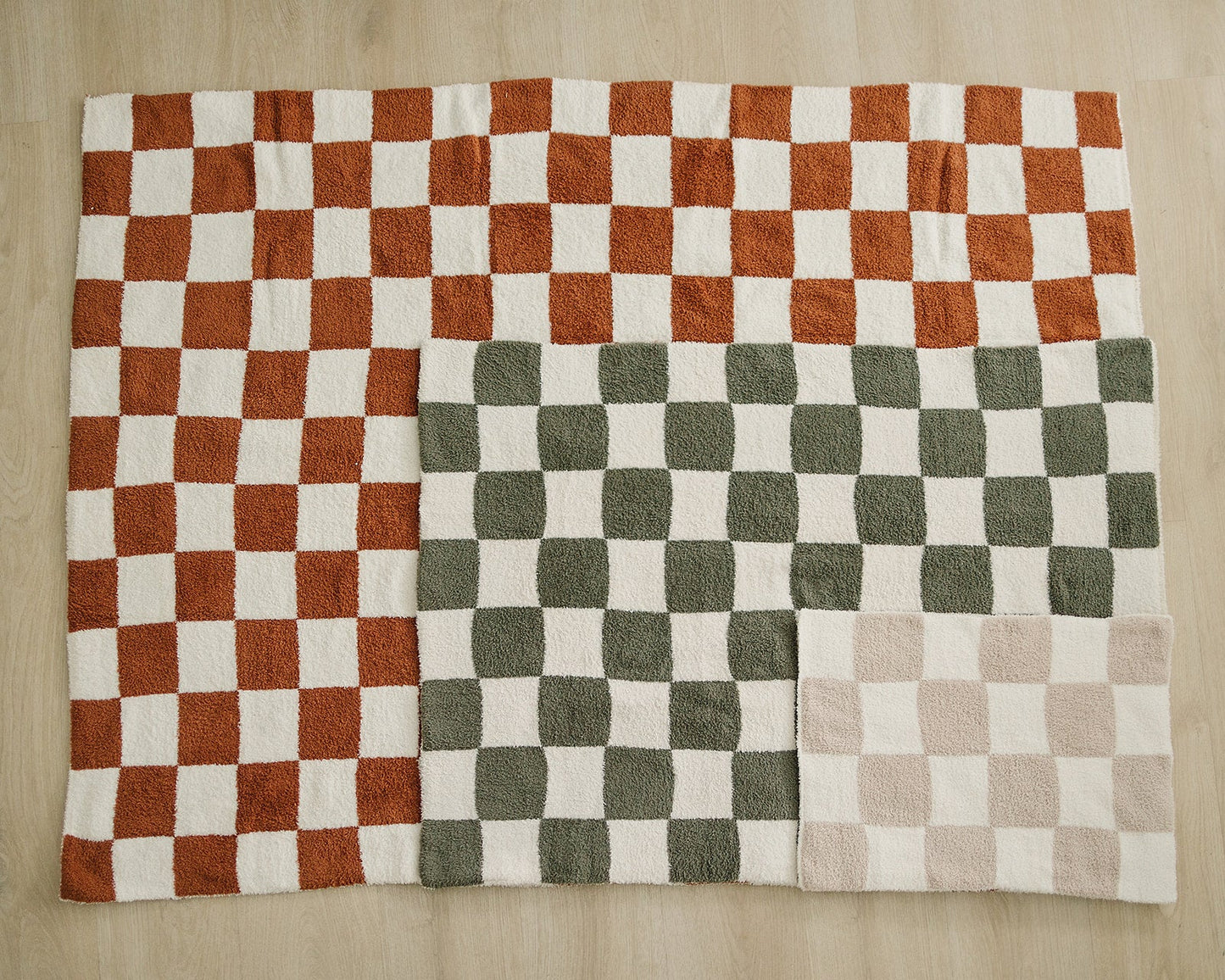 Plush Blanket I Rust Checkered