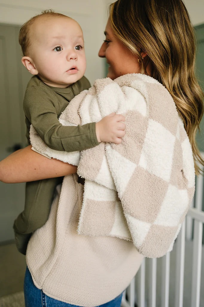 Plush Blanket I Checkered Taupe