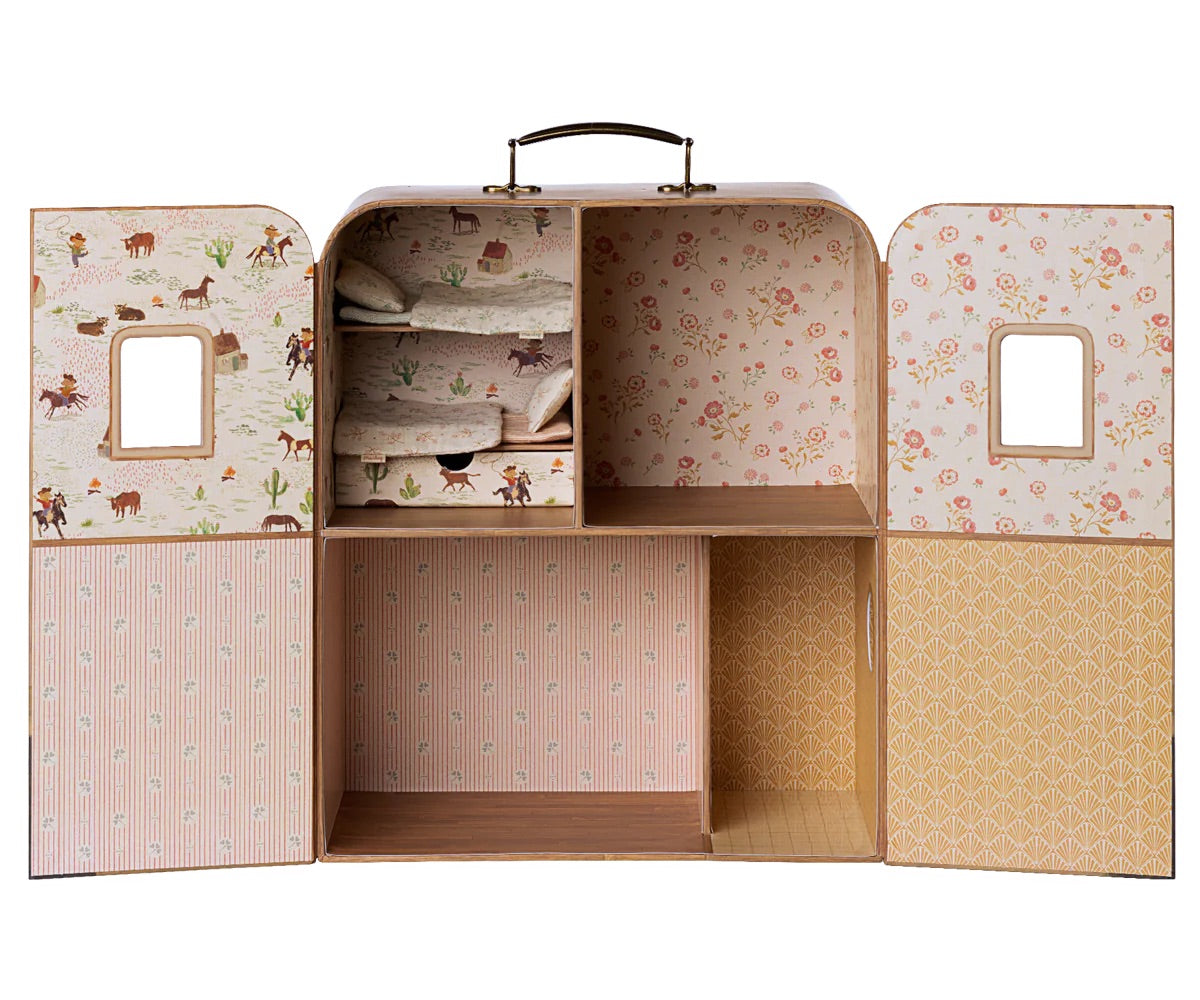 SuitCasa Mouse House