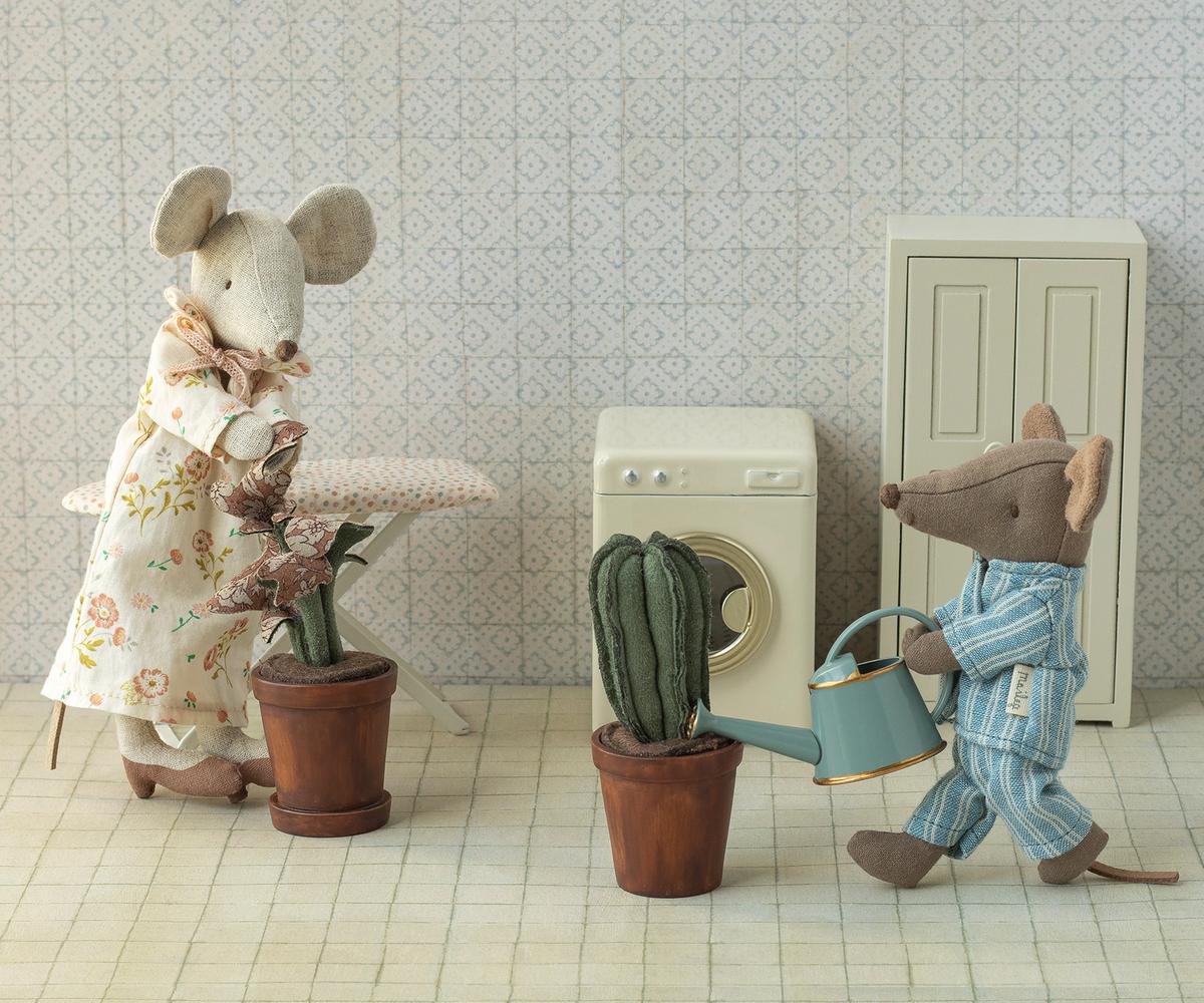 Mouse Iron & Ironing Board