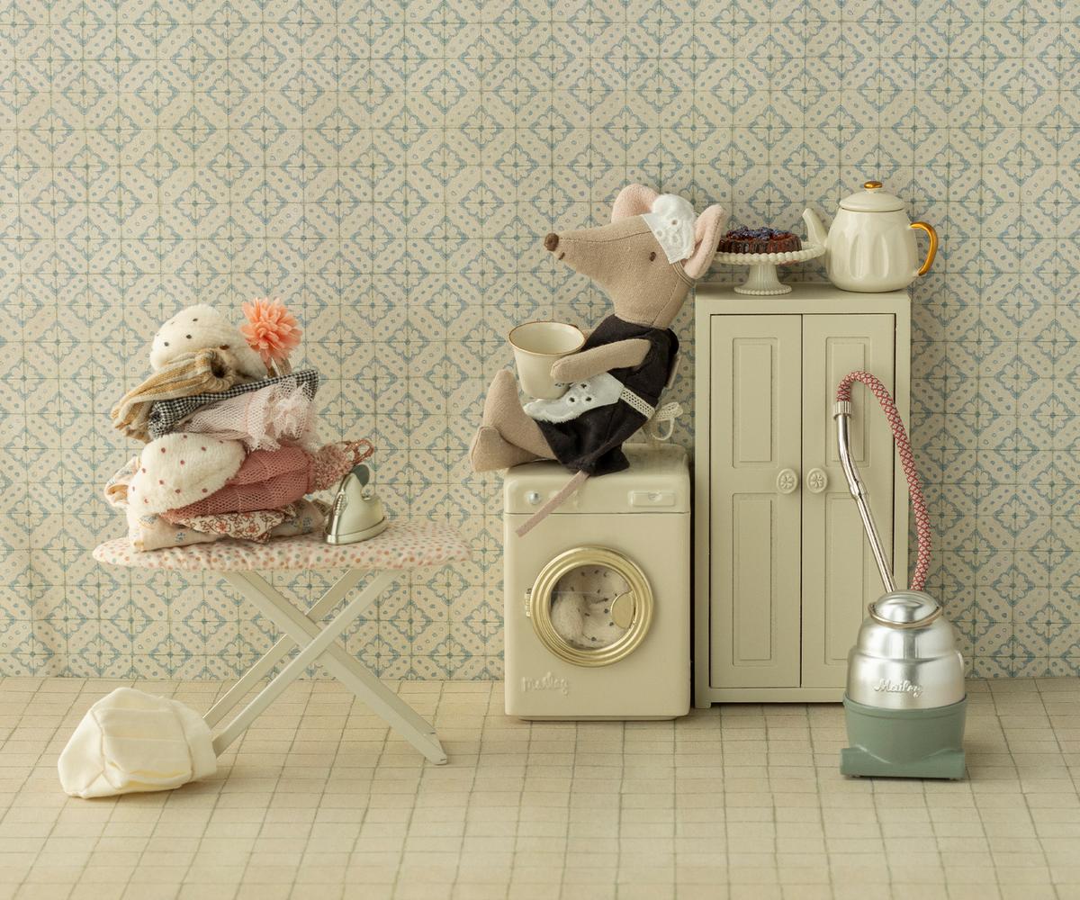 Mouse Iron & Ironing Board