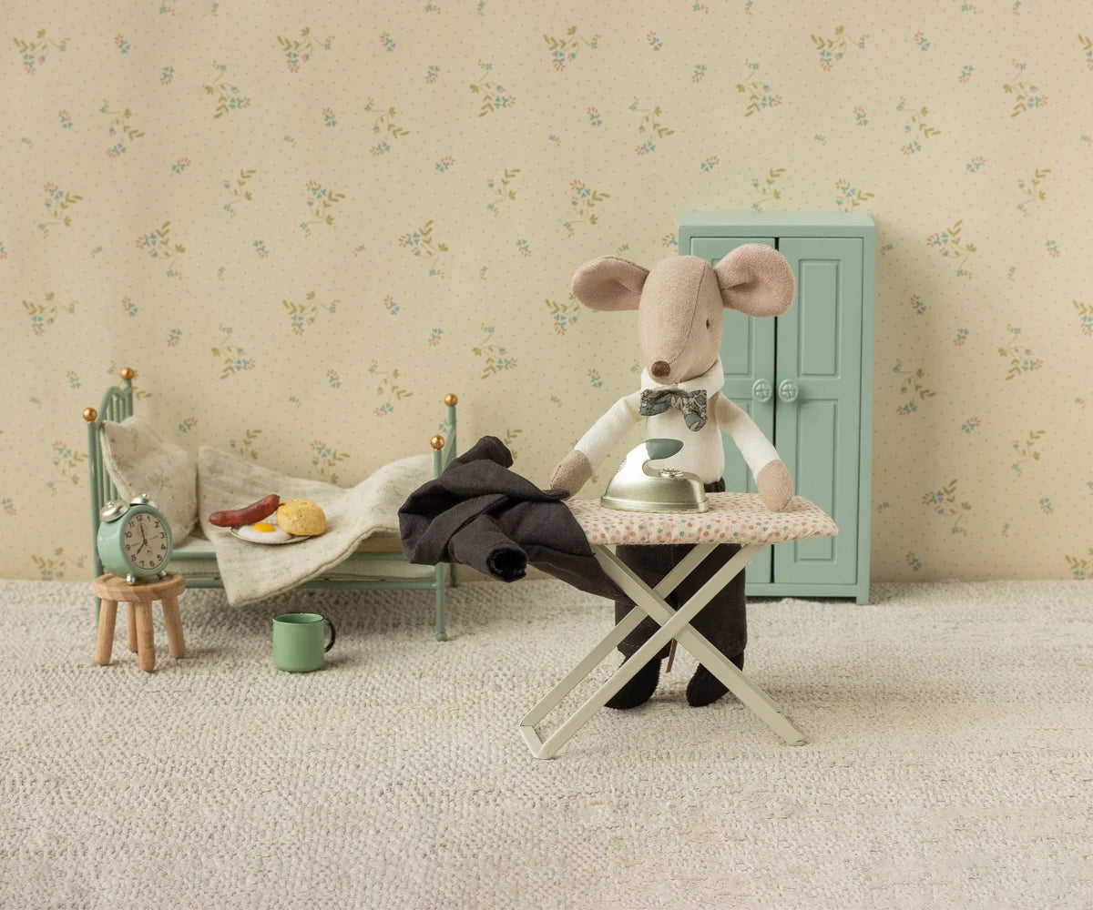 Mouse Iron & Ironing Board