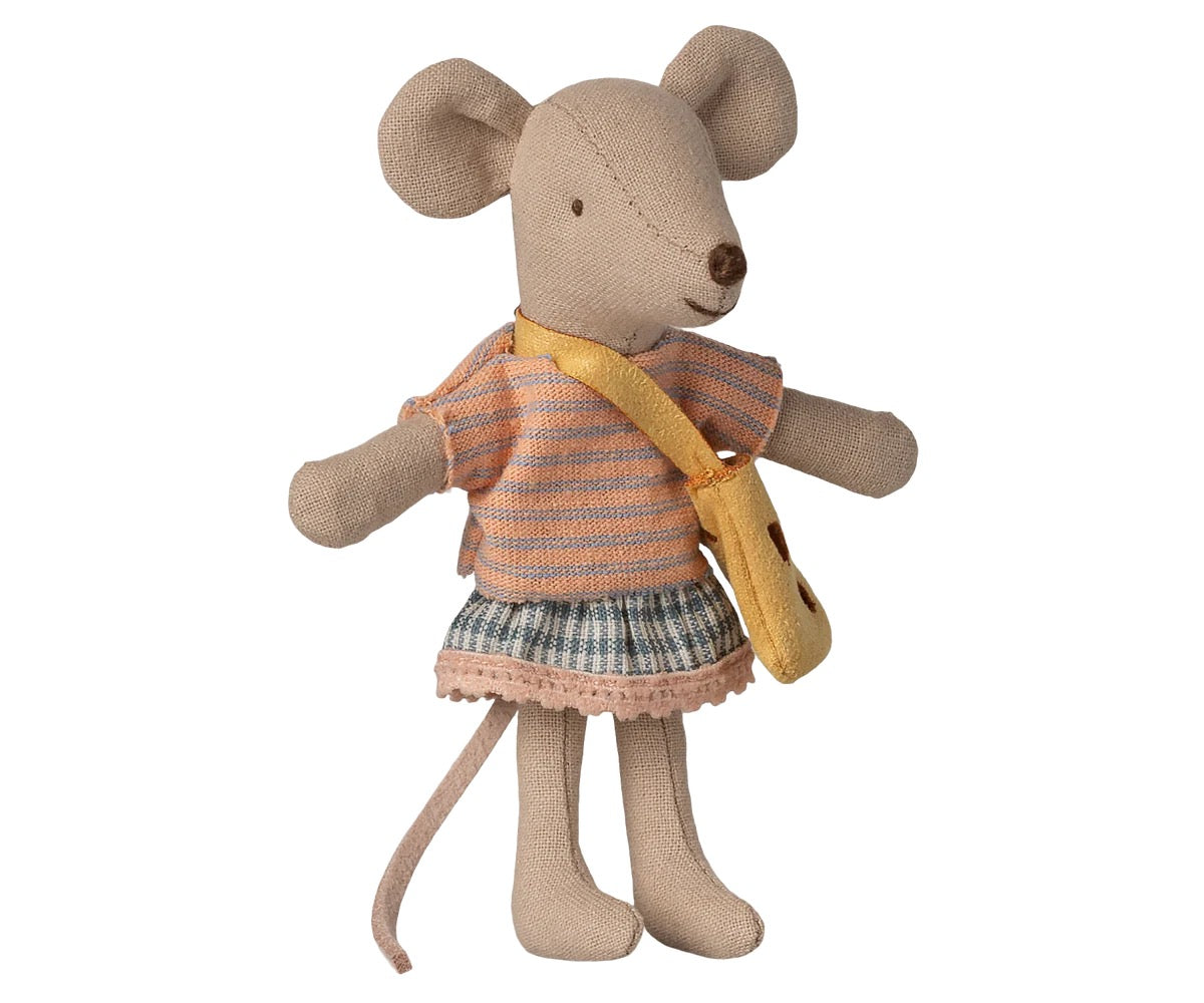 Little Sister Mouse With Bag