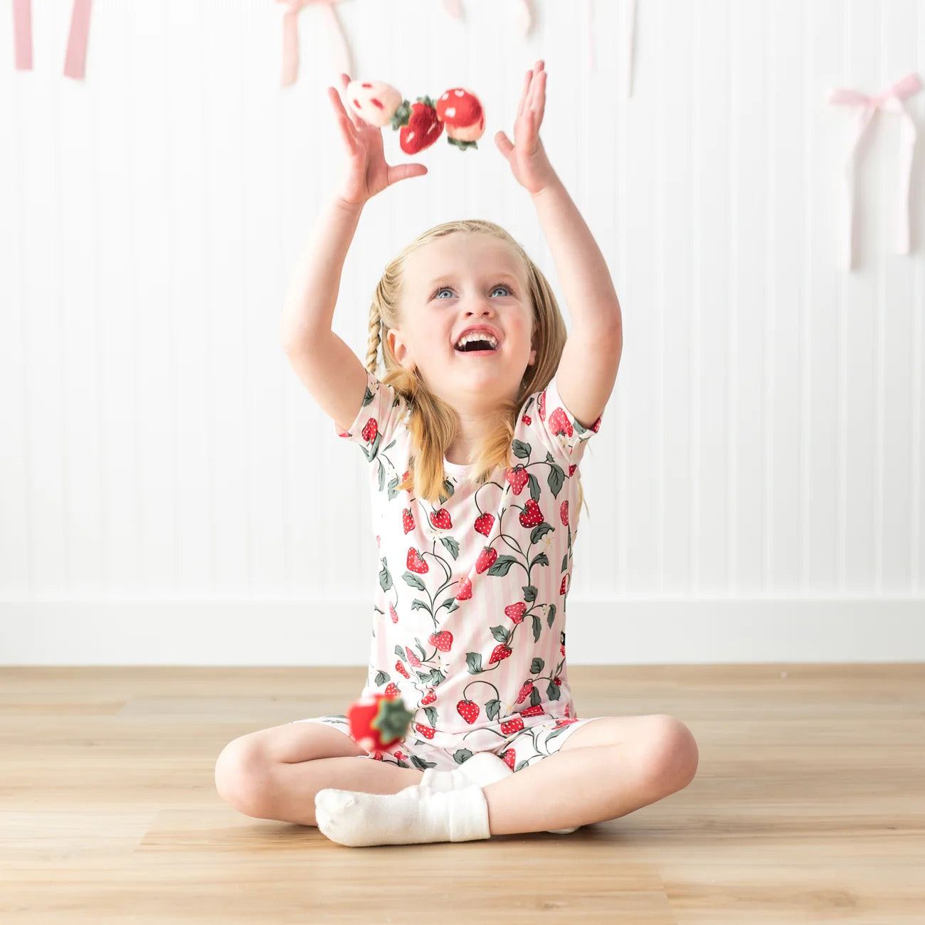 Short Sleeve Pajamas | Strawberry Fields