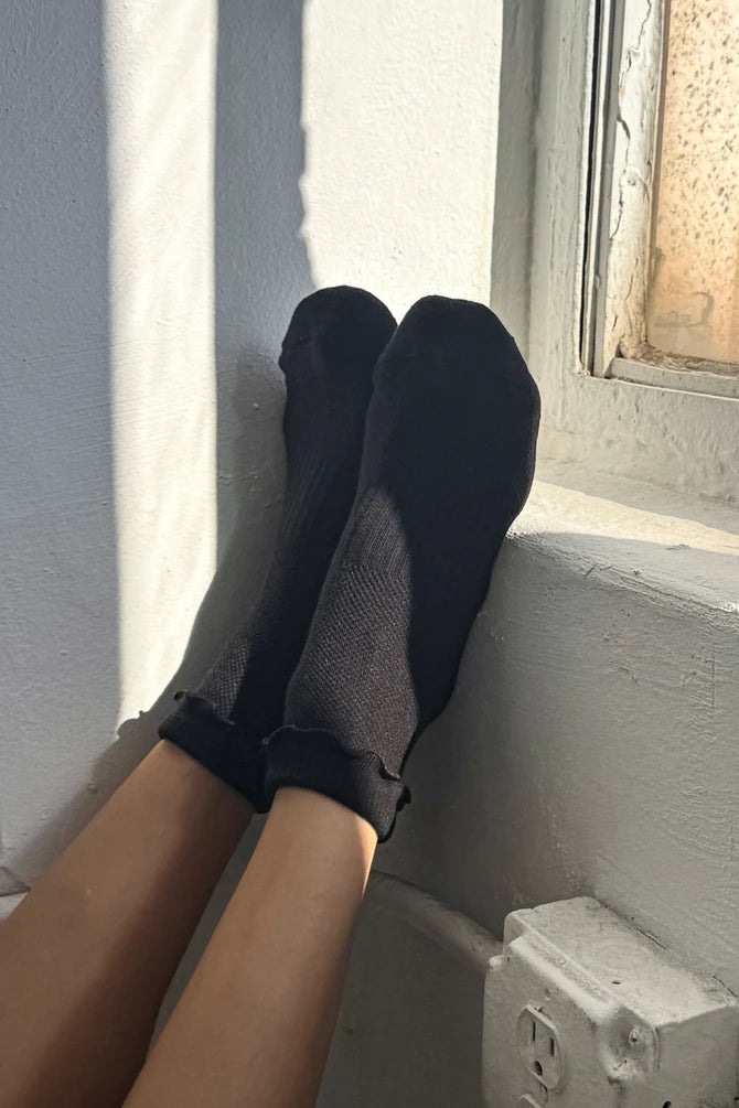 Ruffled Hugger Crew Socks | Black/Black