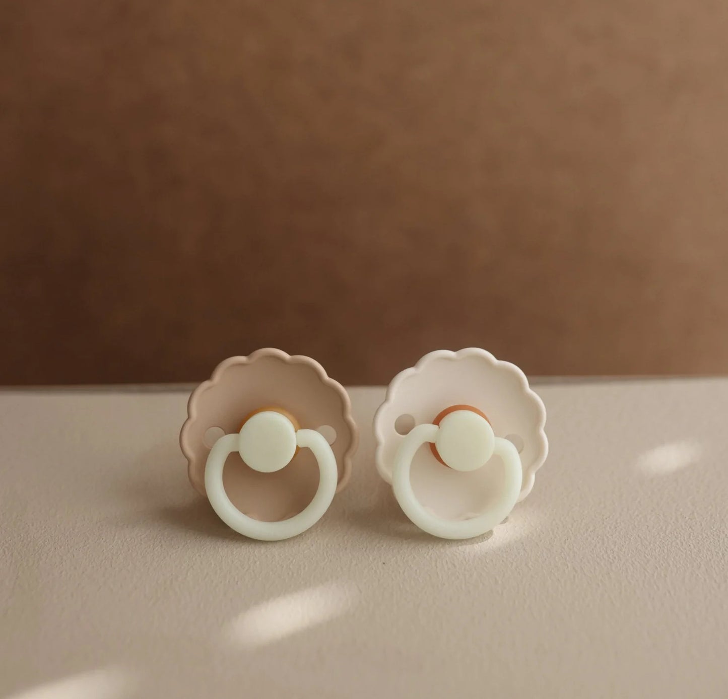 FRIGG Daisy Night Natural Rubber Pacifier | Blush/Cream